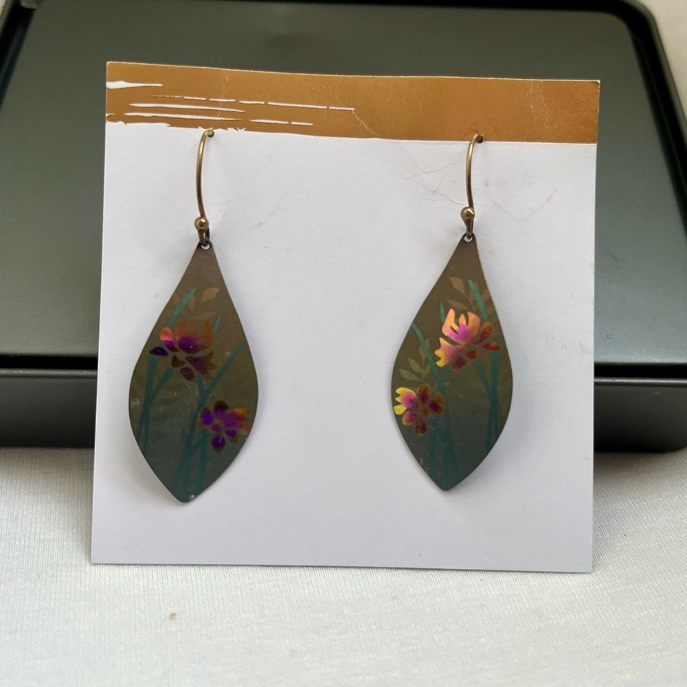 Artistic Floral Leaf Earrings - Picture 3 of 4